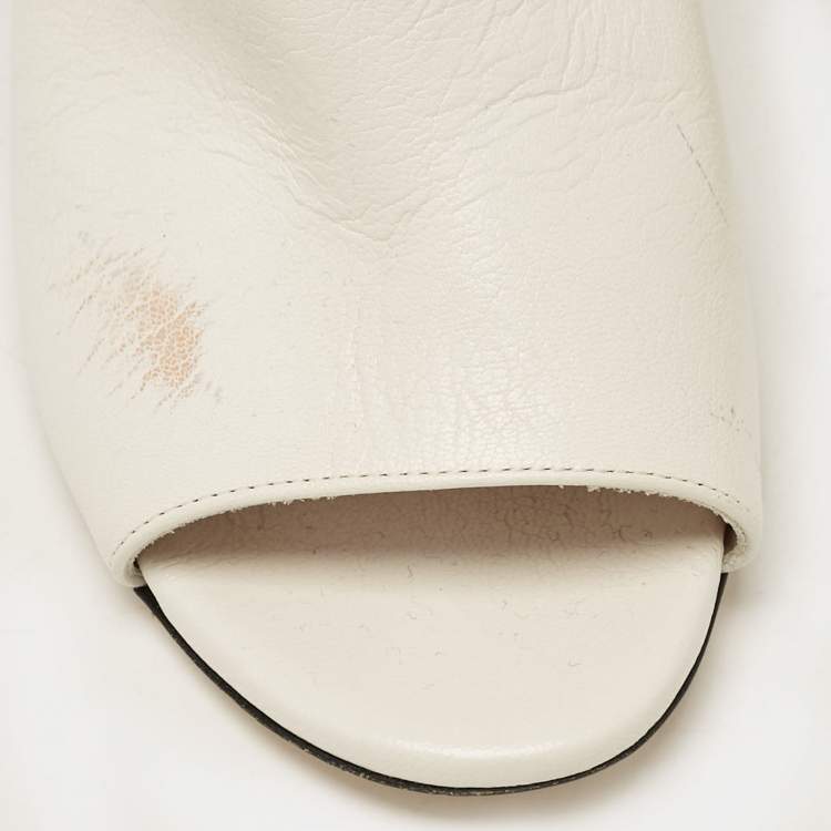 Pre Owned Fendi Off White Leather F Logo Mules Size 38