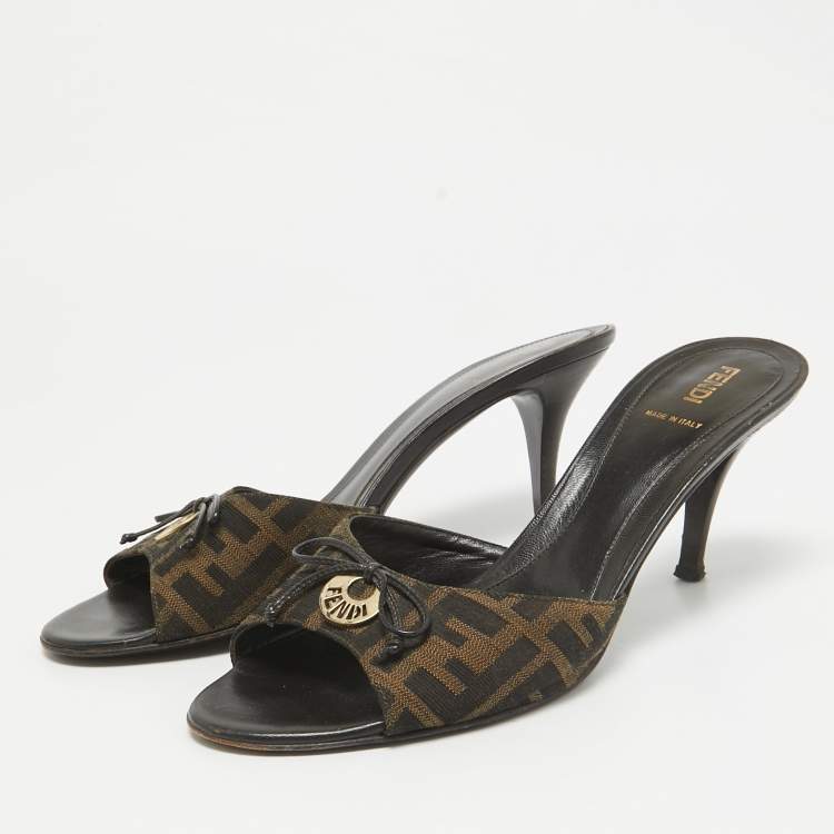 Pre Owned Fendi Brown Zucca Canvas Slide Sandals Size 41