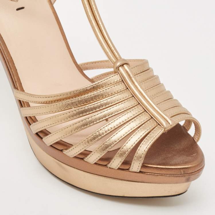 مملوكة مسبقًا Fendi Gold/Bronze Leather Strappy T-Bar Platform Sandals Size 39
