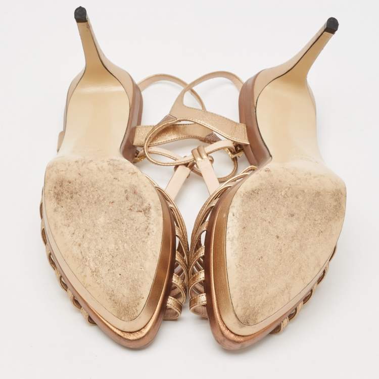 مملوكة مسبقًا Fendi Gold/Bronze Leather Strappy T-Bar Platform Sandals Size 39