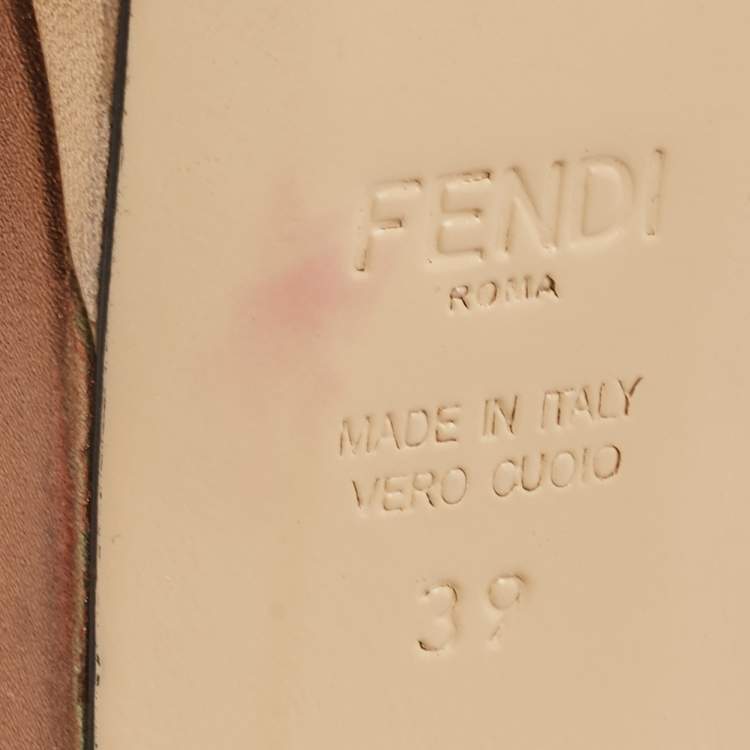 مملوكة مسبقًا Fendi Gold/Bronze Leather Strappy T-Bar Platform Sandals Size 39