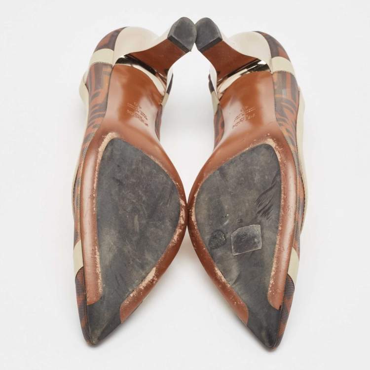 Pre Owned Fendi Brown/Beige Zucca Mesh and Leather Colibri Pointed Toe Pumps Size 40