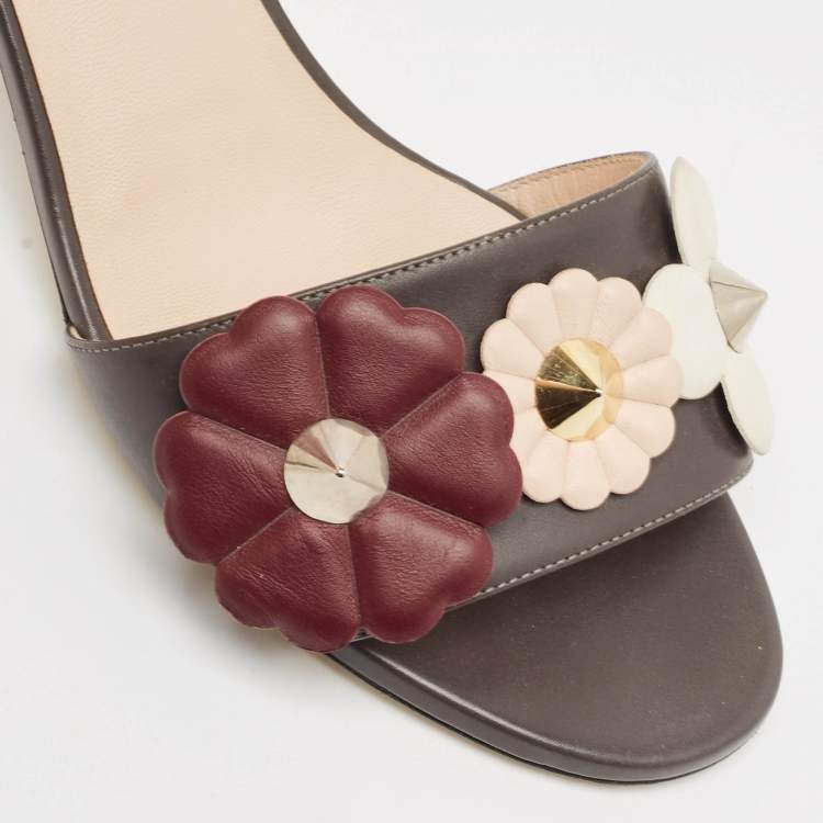 Pre Owned Fendi Grey Leather Flowerland Slide Sandals Size 38.5