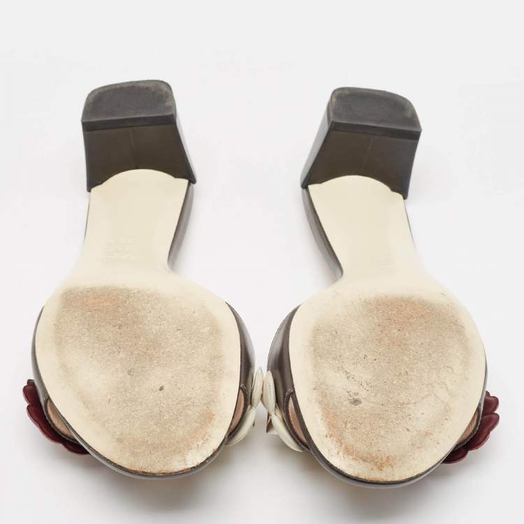 Pre Owned Fendi Grey Leather Flowerland Slide Sandals Size 38.5