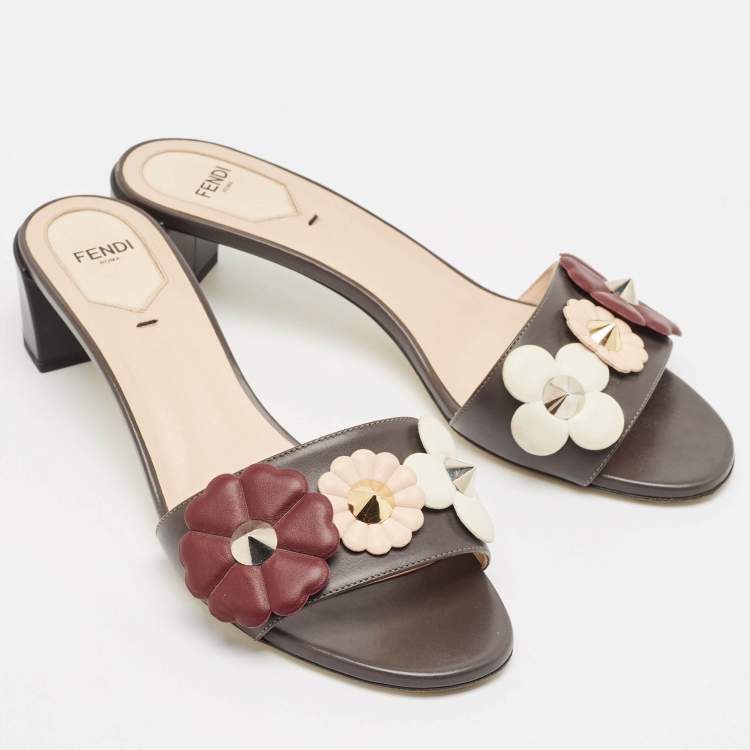 Pre Owned Fendi Grey Leather Flowerland Slide Sandals Size 38.5
