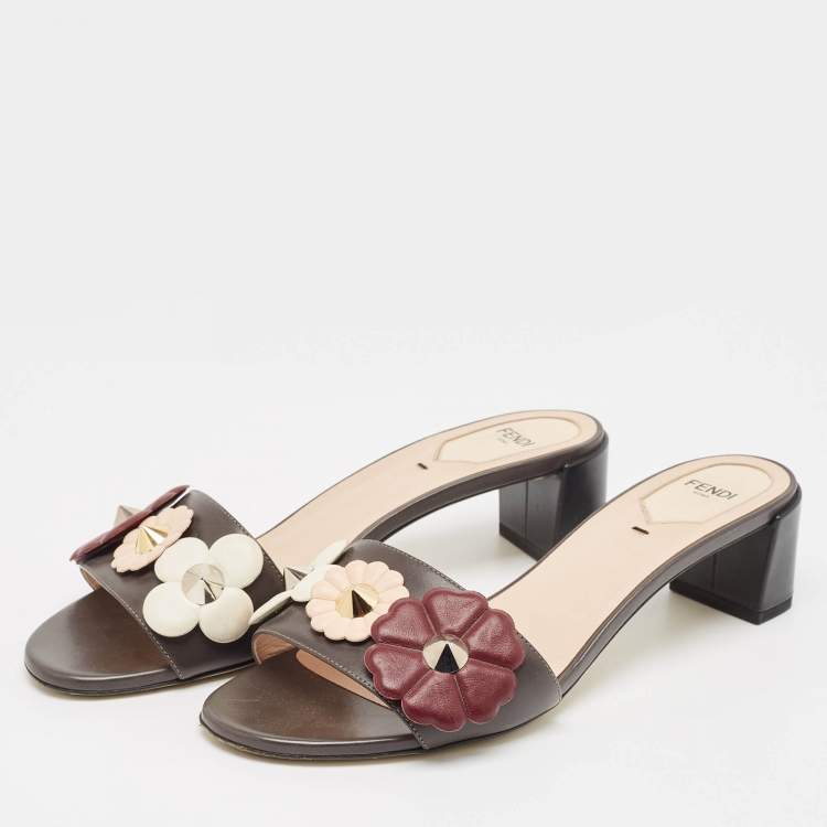 Pre Owned Fendi Grey Leather Flowerland Slide Sandals Size 38.5