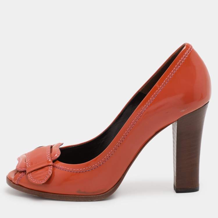 Pre Owned Fendi Orange Patent Leather B Buckle Pumps Size 36.5
