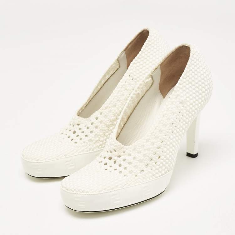 مملوكة مسبقًا Fendi White Woven Fabric Square Pumps Size 39