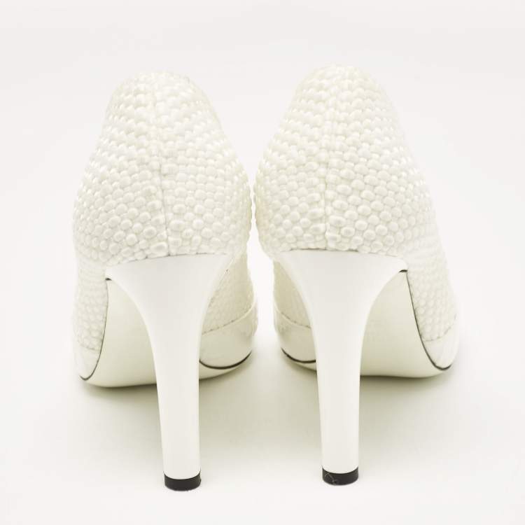 مملوكة مسبقًا Fendi White Woven Fabric Square Pumps Size 39