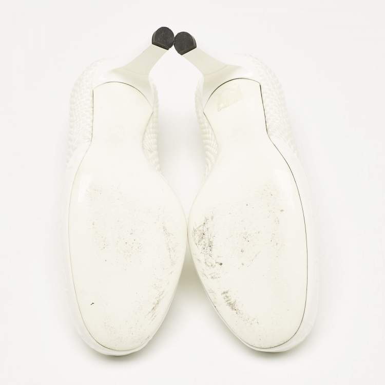 مملوكة مسبقًا Fendi White Woven Fabric Square Pumps Size 39