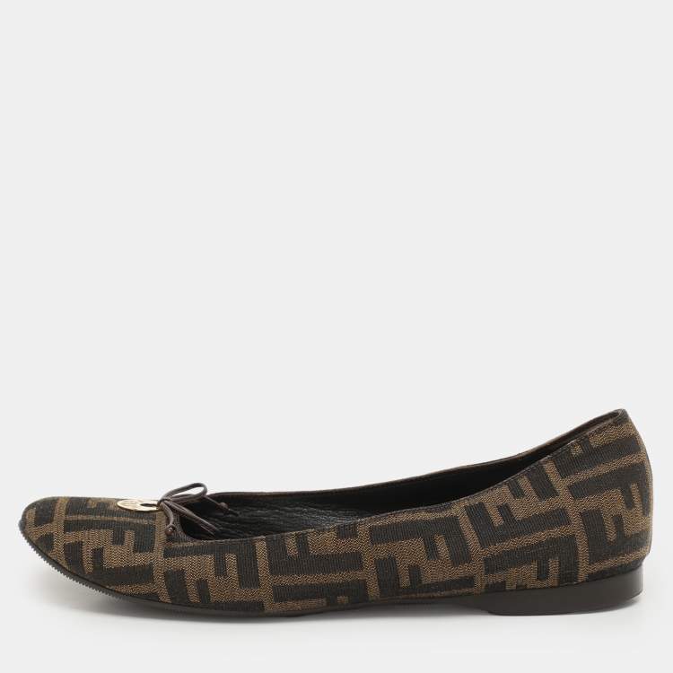 مملوكة مسبقًا Fendi Tobacco Zucca Canvas Logo Bow Ballet Flats Size 41