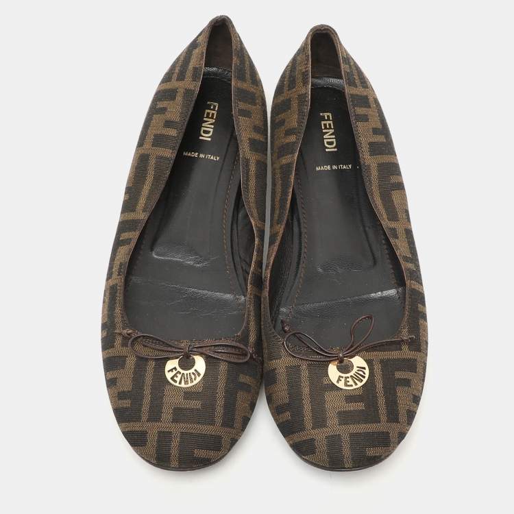 مملوكة مسبقًا Fendi Tobacco Zucca Canvas Logo Bow Ballet Flats Size 41