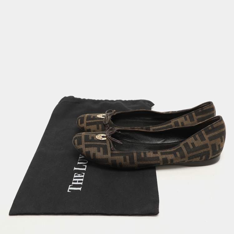 مملوكة مسبقًا Fendi Tobacco Zucca Canvas Logo Bow Ballet Flats Size 41