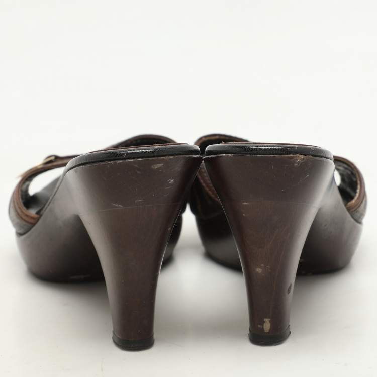 Pre Owned Fendi Brown Zucca Coated Canvas And Leather Slide Sandals Size 37