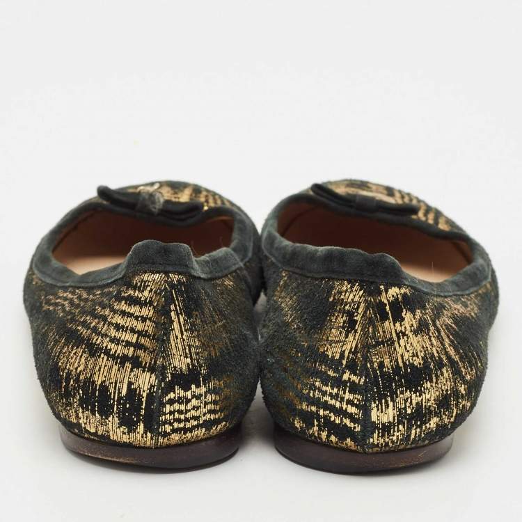 Pre Owned Fendi Gold/Black Textured Suede FF Charm Ballet Flats Size 39
