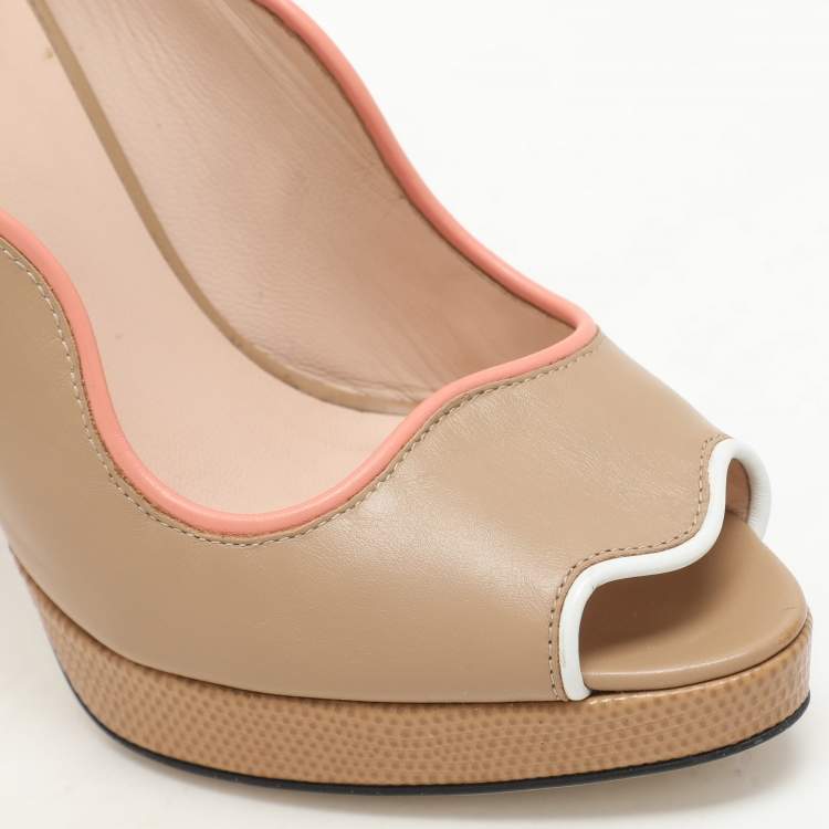Pre Owned Fendi Beige Lizard Embossed and Leather Scalloped Peep Toe Platform Pumps Size 36