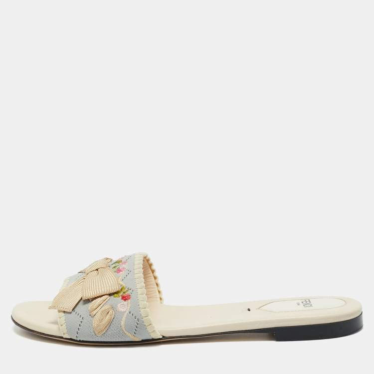 Pre Owned Fendi Grey/Cream Embroidered Knit Fabric Bow Embellished Flat Slides Size 37