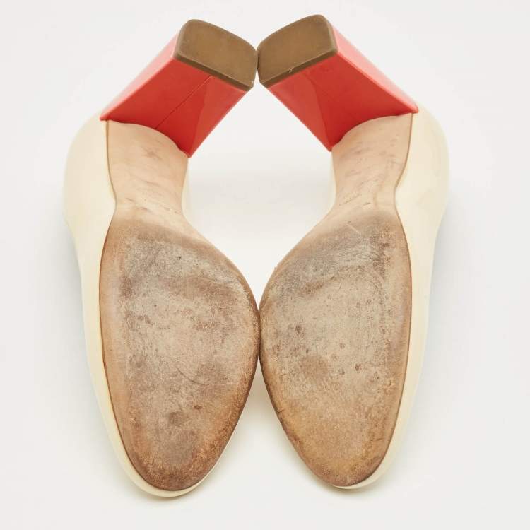Pre Owned Fendi Cream/Orange Patent Leather Eloise Round Toe Pumps Size 40