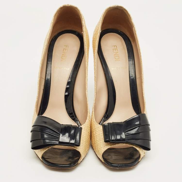 Pre Owned Fendi Cream/Black Patent Leather and Raffia Bow Peep Toe Pumps Size 39