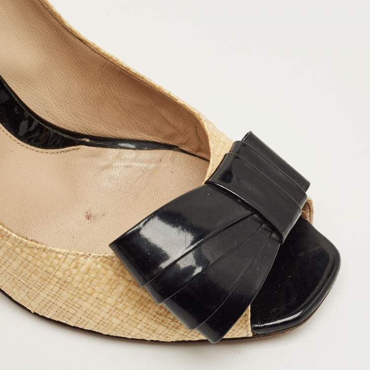 Pre Owned Fendi Cream/Black Patent Leather and Raffia Bow Peep Toe Pumps Size 39