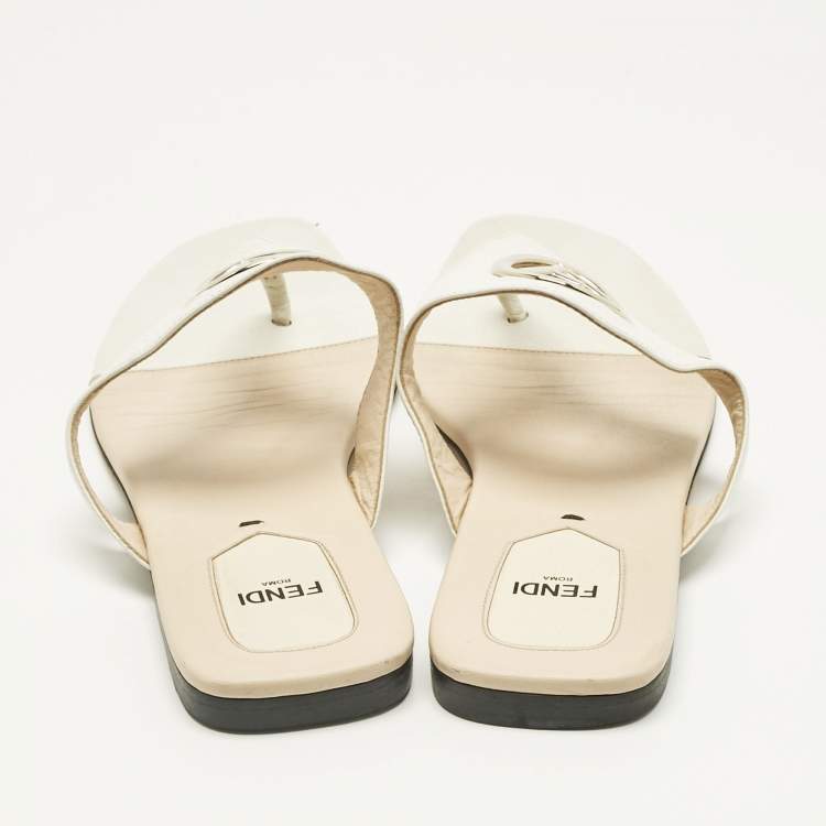 Pre Owned Fendi Off White Leather Thong Flat Sandals Size 38