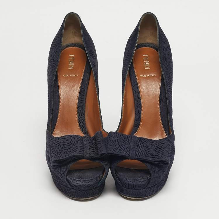 مملوكة مسبقًا Fendi Size 41 Navy Blue Suede Bow Peep Toe Platform Pumps