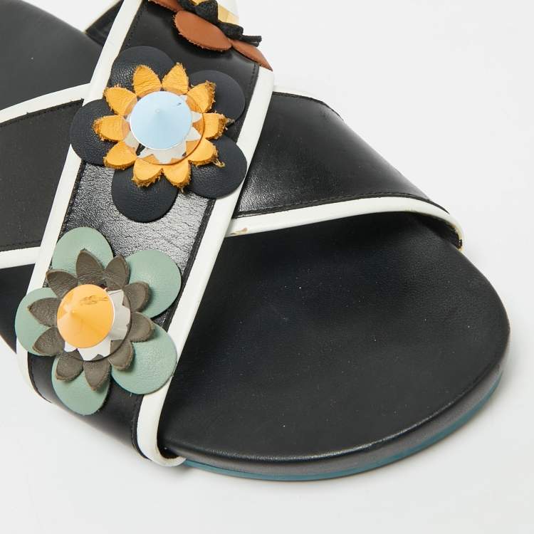 مملوكة مسبقًا Fendi Flowerland Size 41 Black/White Leather Criss Cross Slide Sandals