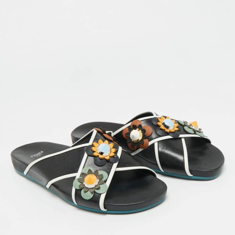مملوكة مسبقًا Fendi Flowerland Size 41 Black/White Leather Criss Cross Slide Sandals