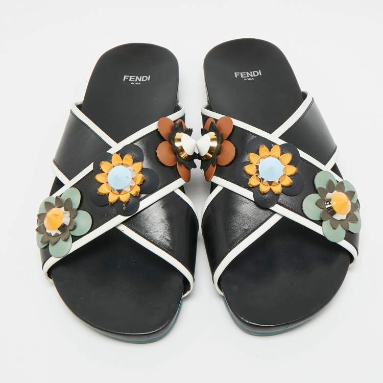 مملوكة مسبقًا Fendi Flowerland Size 41 Black/White Leather Criss Cross Slide Sandals
