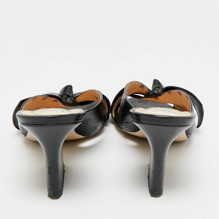 مملوكة مسبقًا Fendi FF Karligraphy Size 39 Black Leather Bow Slide Sandals