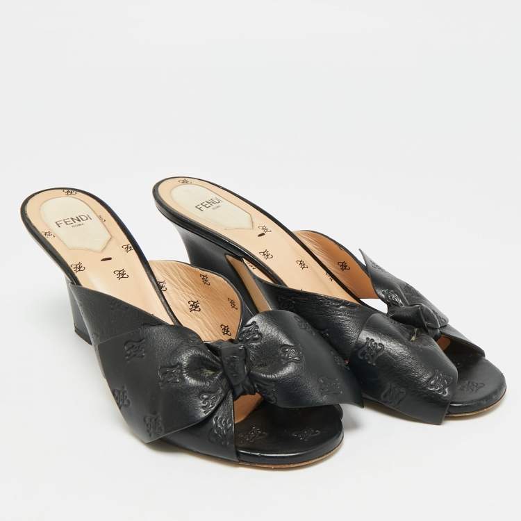مملوكة مسبقًا Fendi FF Karligraphy Size 39 Black Leather Bow Slide Sandals