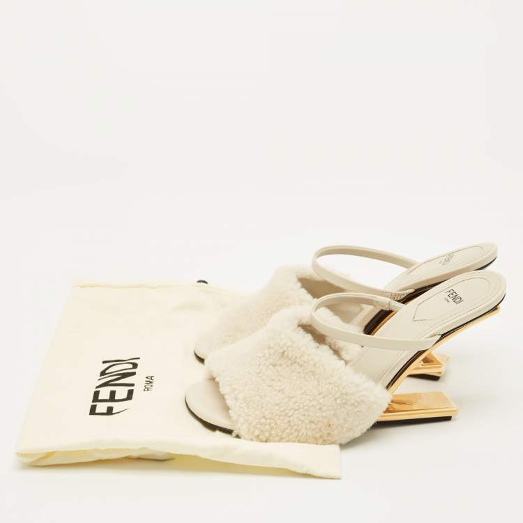 Pre Owned Fendi fendi first Size 38 White Shearling Slide Sandals