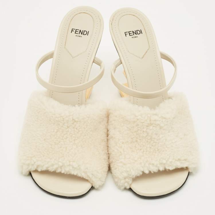 Pre Owned Fendi fendi first Size 38 White Shearling Slide Sandals