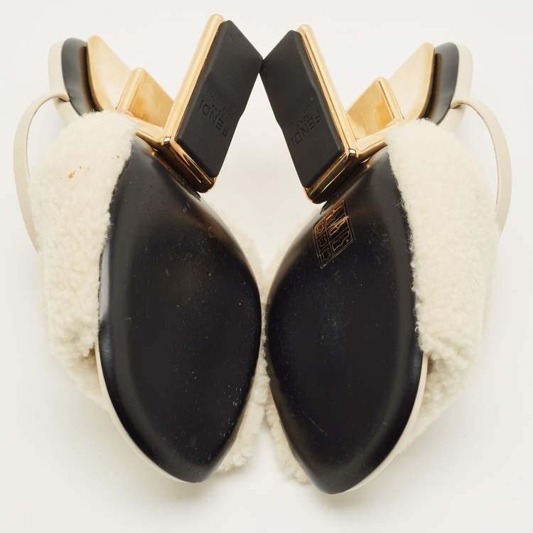 Pre Owned Fendi fendi first Size 38 White Shearling Slide Sandals