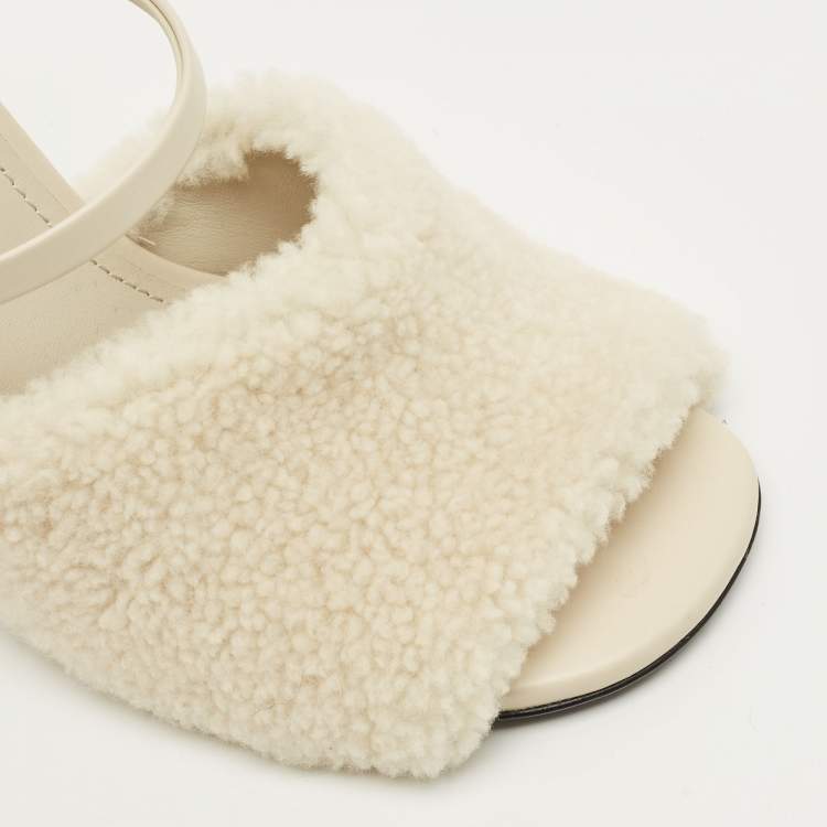 Pre Owned Fendi fendi first Size 38 White Shearling Slide Sandals