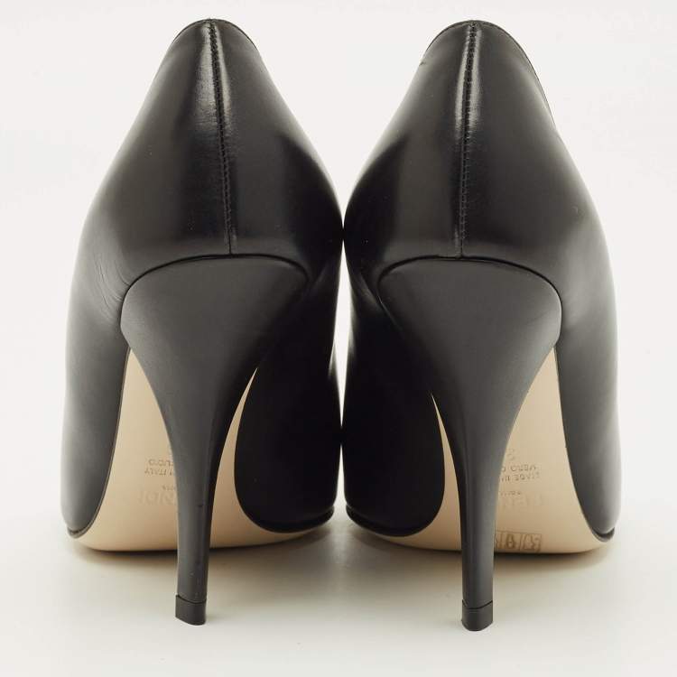 مملوكة مسبقًا Fendi Size 38 Black/Cream Leather Pointed Toe Pumps