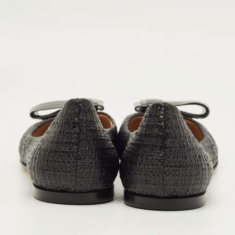 Pre Owned Fendi Bow Size 38.5 Black Raffia and Patent Leather Ballet Flats