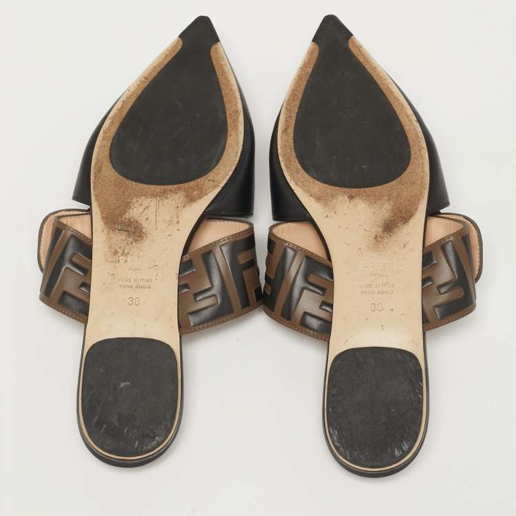 Pre Owned Fendi Signature Size 38 Black/Brown Zucca Leather Flat Mules