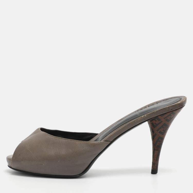 مملوكة مسبقًا Fendi FF Superstar Size 40 Grey Leather Peep Toe Sandals