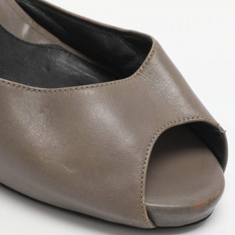 مملوكة مسبقًا Fendi FF Superstar Size 40 Grey Leather Peep Toe Sandals