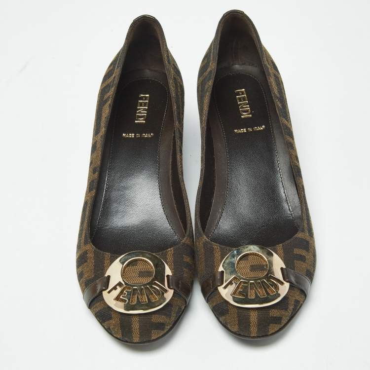 مملوكة مسبقًا Fendi Zucca Size 36 Brown Monogram Canvas and Leather Wedge Pumps