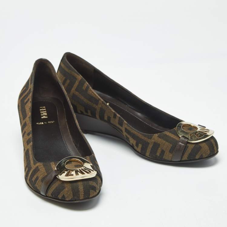 مملوكة مسبقًا Fendi Zucca Size 36 Brown Monogram Canvas and Leather Wedge Pumps
