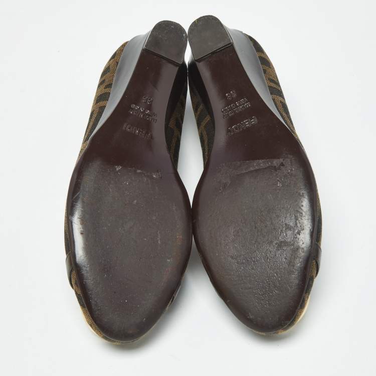 مملوكة مسبقًا Fendi Zucca Size 36 Brown Monogram Canvas and Leather Wedge Pumps