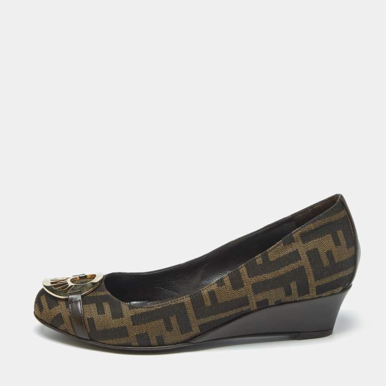 مملوكة مسبقًا Fendi Zucca Size 36 Brown Monogram Canvas and Leather Wedge Pumps