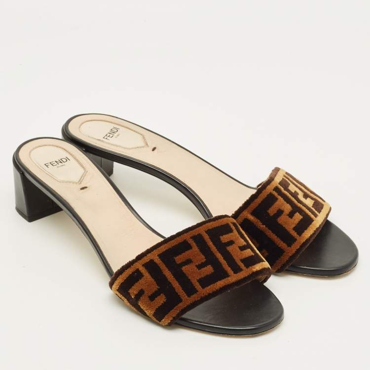 مملوكة مسبقًا Fendi FF Size 41 Brown Zucca Velvet Slide Sandals