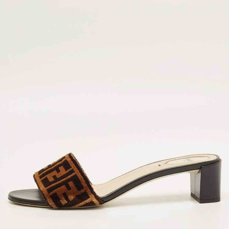 مملوكة مسبقًا Fendi FF Size 41 Brown Zucca Velvet Slide Sandals