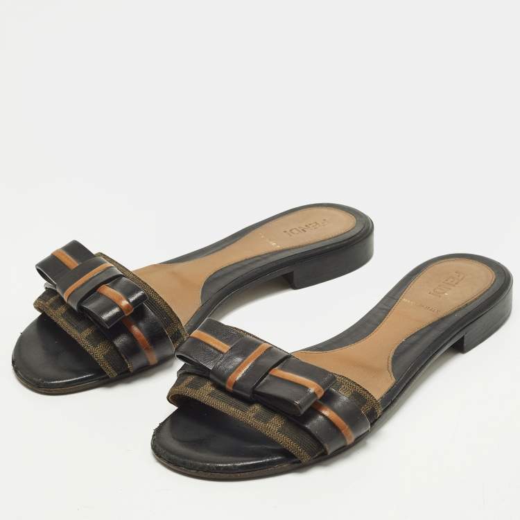 مملوكة مسبقًا Fendi Baguette Size 35 Black/Brown Canvas and Leather Flat Slides