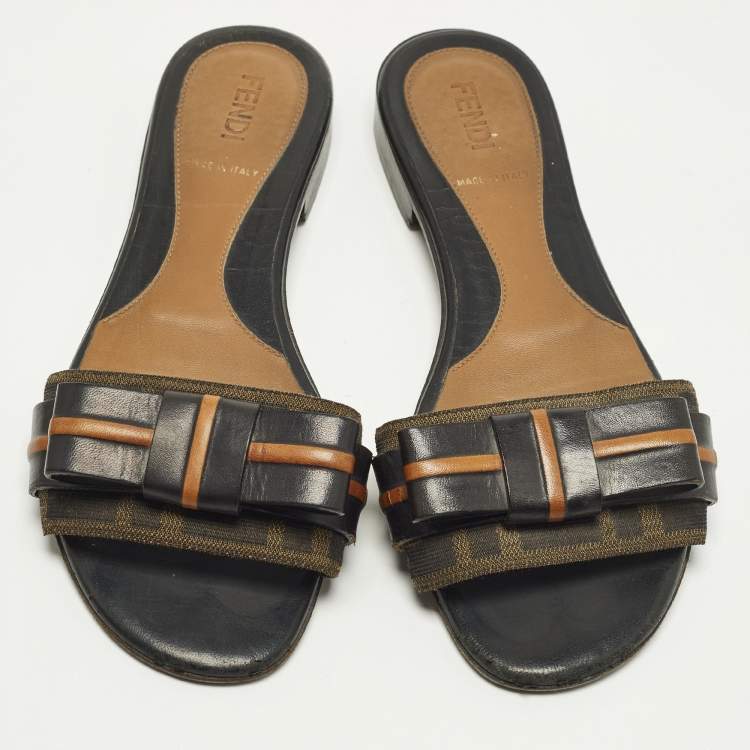 مملوكة مسبقًا Fendi Baguette Size 35 Black/Brown Canvas and Leather Flat Slides