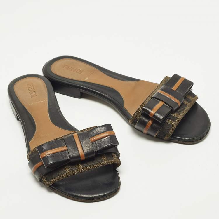 مملوكة مسبقًا Fendi Baguette Size 35 Black/Brown Canvas and Leather Flat Slides