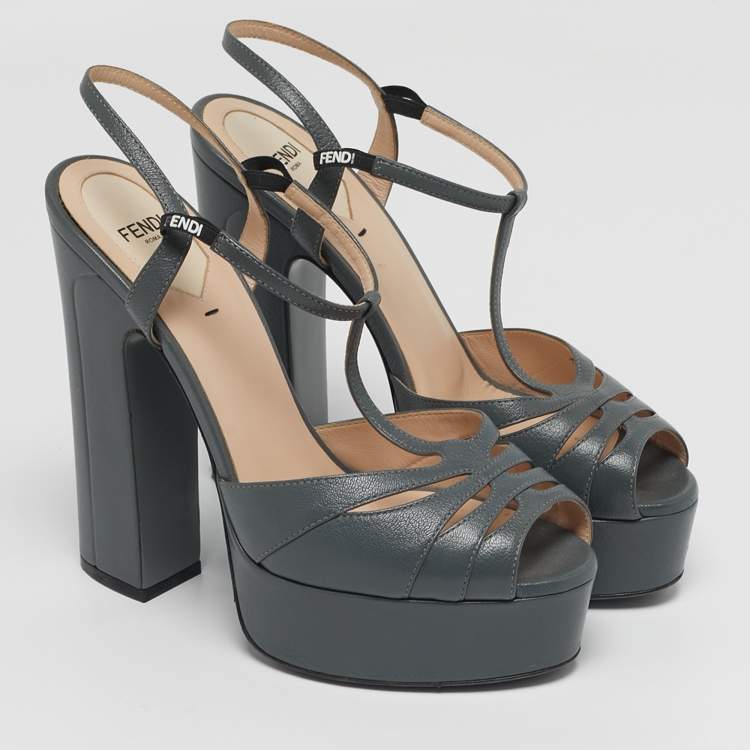 Pre Owned Fendi Size 39 Grey Leather Platform T-Strap Sandals